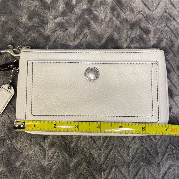 Coach Chelsea Pebbled Leather Wristlet in White and Silver FS6J98 Pouch EUC - Picture 9 of 9